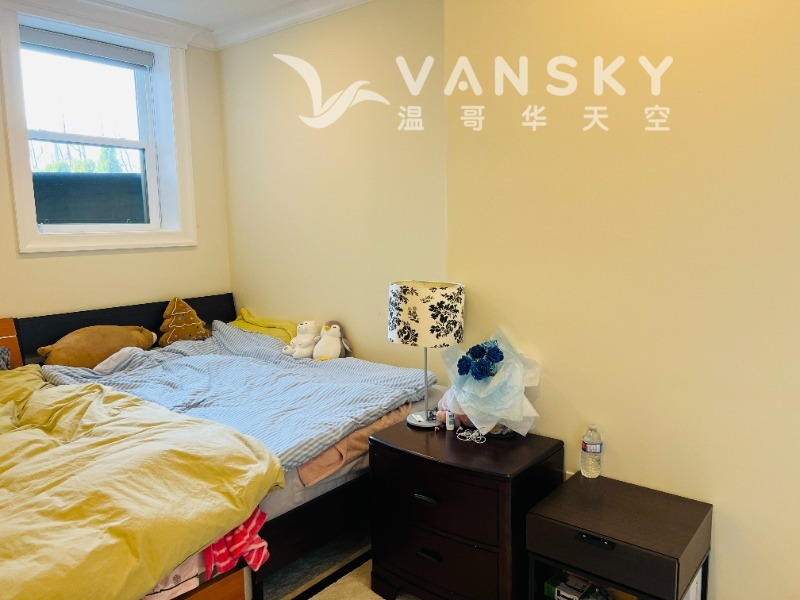 230322212517_bedroom 1.jpg